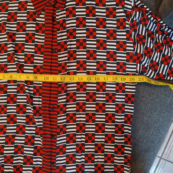 - Versace Vintage black and red Button shirt - - Picture 10 of 12
